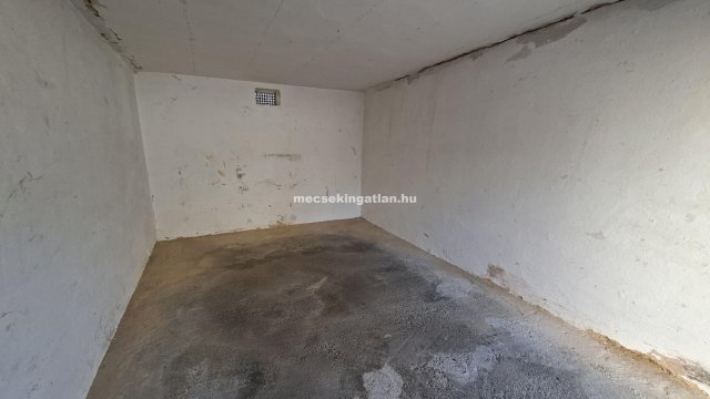 Kiadó garázs, Pécsett 35 E Ft / hó / költözzbe.hu