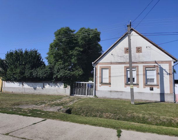 Eladó családi ház, Alsónyéken 13.9 M Ft, 2 szobás