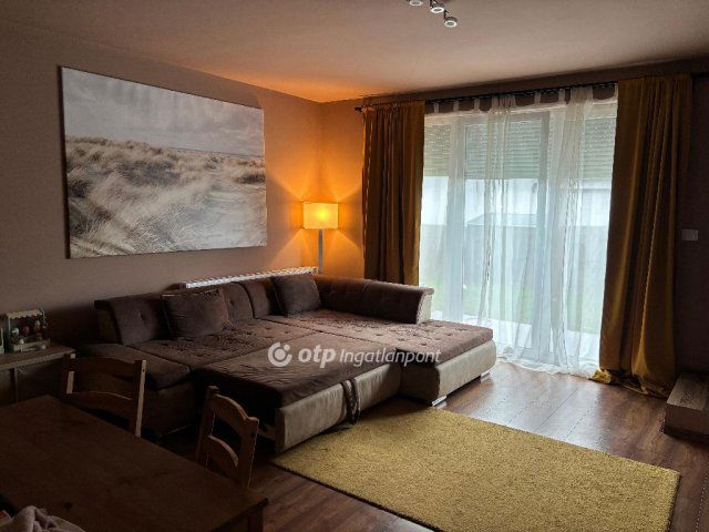 Eladó családi ház, Vácon 83 M Ft, 1+2 szobás