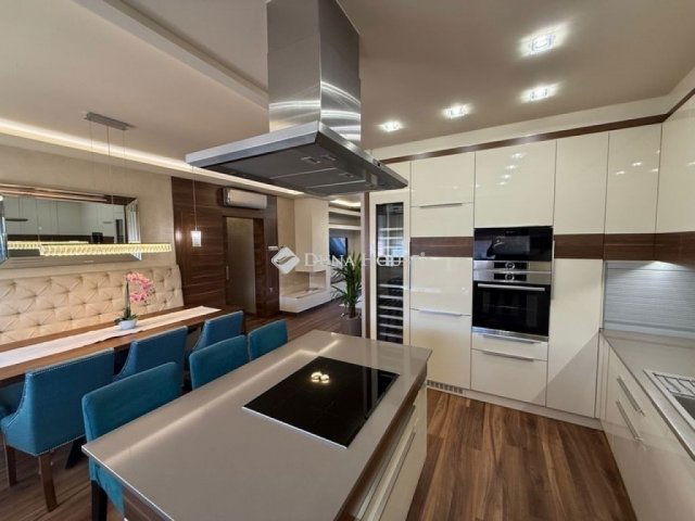 Eladó téglalakás, Kecskeméten 99 M Ft, 4 szobás