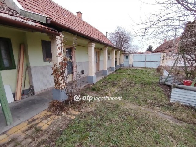 Eladó családi ház, Jászberényben 17 M Ft, 2 szobás