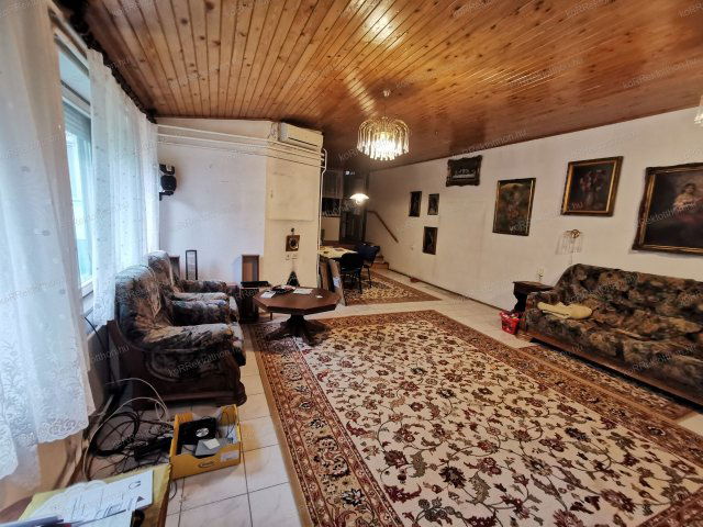 Eladó családi ház, Jászberényben 69 M Ft, 6 szobás