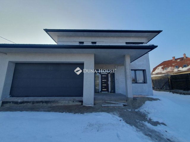 Eladó családi ház, Dunakeszin 210 M Ft, 5 szobás