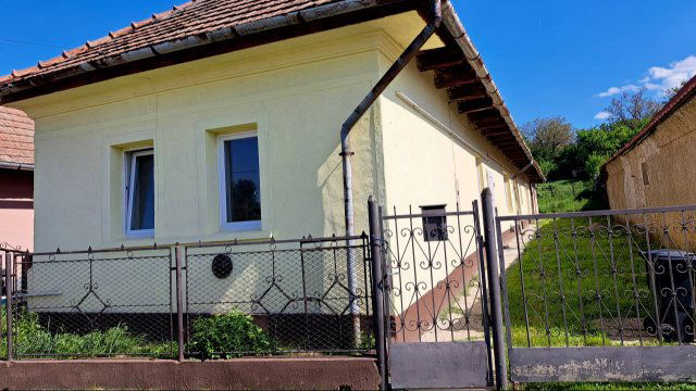 Eladó családi ház, Göncön 10 M Ft, 2 szobás