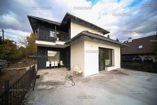 Eladó családi ház, Szentendrén 255 M Ft, 5 szobás