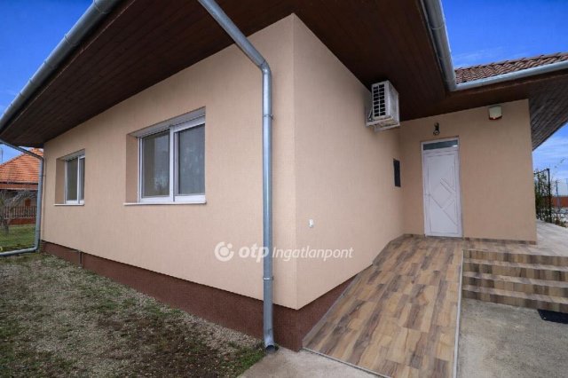 Eladó családi ház, Tasson 85 M Ft, 4 szobás