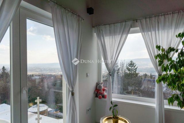 Eladó családi ház, Szentendrén 215 M Ft, 6 szobás