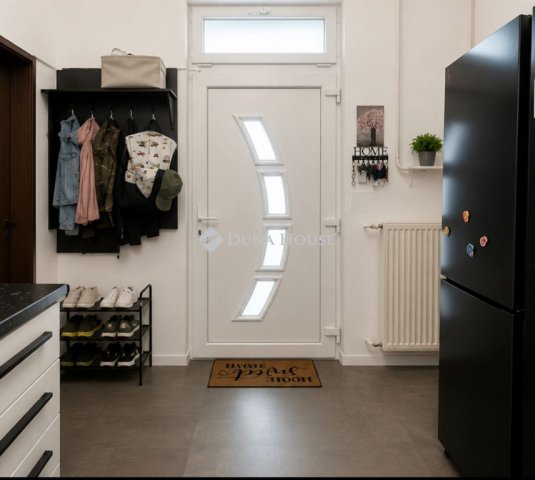Eladó téglalakás, Budaörsön 75 M Ft, 3 szobás