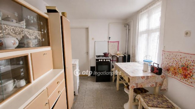 Eladó családi ház, Tótkomlóson 12 M Ft, 3 szobás