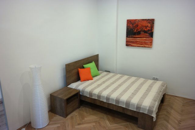 Kiadó téglalakás, albérlet, Pécsett 200 E Ft / hó, 2 szobás