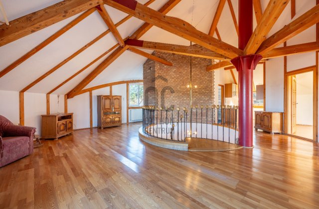 Eladó családi ház, Tinnyén 149.9 M Ft, 8 szobás