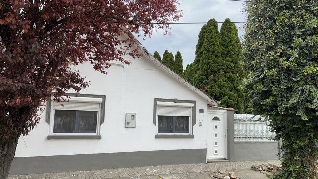 Eladó családi ház, Makón 39.9 M Ft, 3 szobás