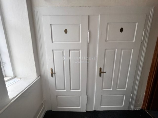 Eladó téglalakás, Pécsett 89 M Ft, 5 szobás