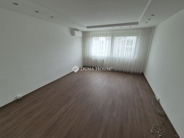 Eladó panellakás, Kecskeméten 47.49 M Ft, 2 szobás