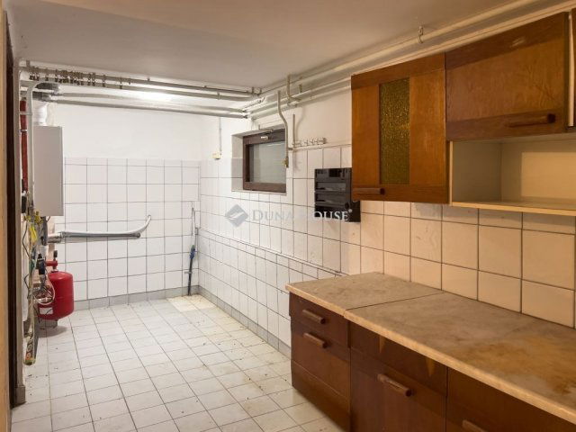 Eladó családi ház, Tápiószentmártonon 54.5 M Ft, 5 szobás