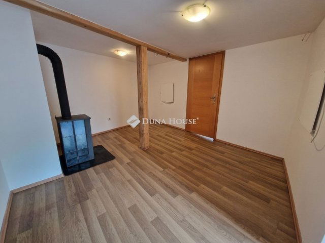 Eladó családi ház, Baján 23.5 M Ft, 4 szobás