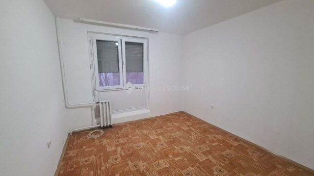 Kiadó panellakás, albérlet, Pécsett 170 E Ft / hó, 3 szobás