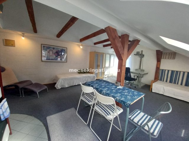 Kiadó téglalakás, albérlet, Pécsett 90 E Ft / hó, 1 szobás