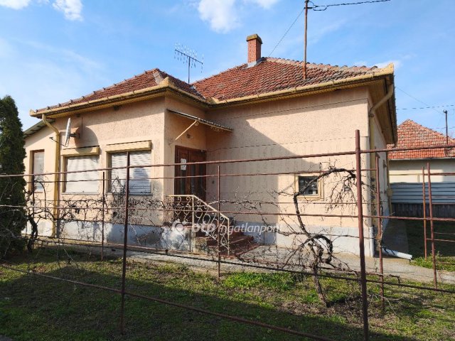 Eladó családi ház, Szegváron 35 M Ft, 3 szobás