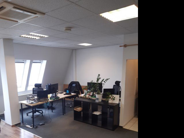 Kiadó iroda, Szegeden, Gogol utcában 250 E Ft / hó, 3 szobás