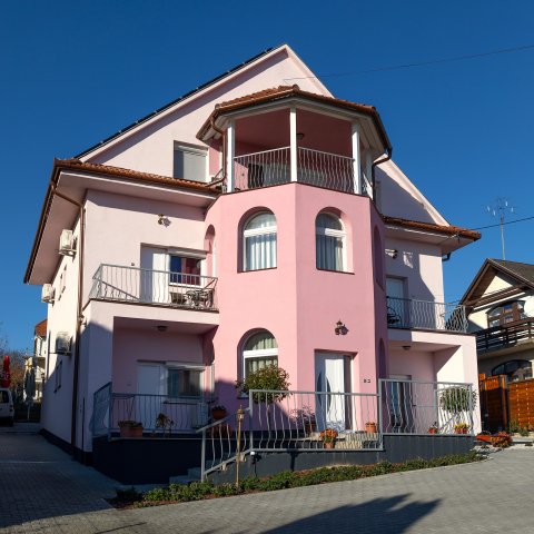 Eladó családi ház, Zalakaroson 259 M Ft, 12 szobás