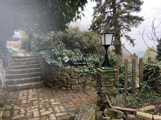 Eladó ikerház, Pécsett 97 M Ft, 5 szobás / költözzbe.hu