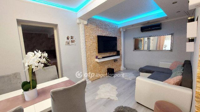 Eladó családi ház, Kisújszálláson 11 M Ft, 1 szobás