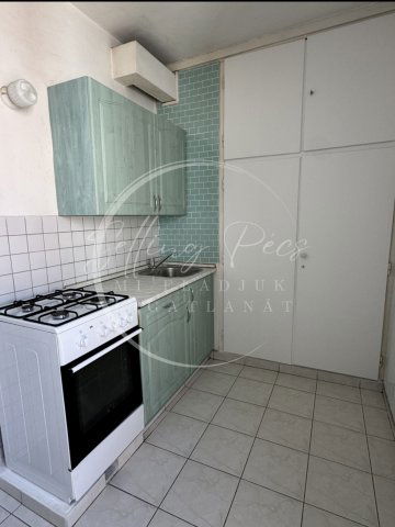 Eladó panellakás, Pécsett, Gosztonyi Gyula utcában 41.5 M Ft
