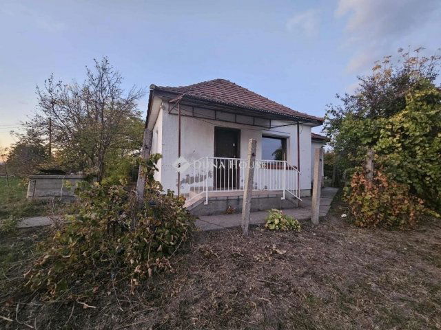 Eladó családi ház, Gárdonyban 31.99 M Ft, 2 szobás