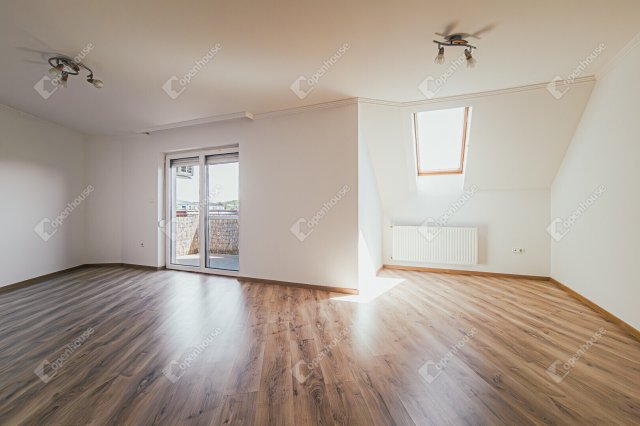 Eladó téglalakás, Mosonmagyaróváron 64.85 M Ft, 3 szobás