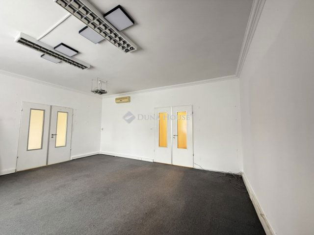 Eladó üzlethelyiség, Budapesten, VI. kerületben 145 M Ft