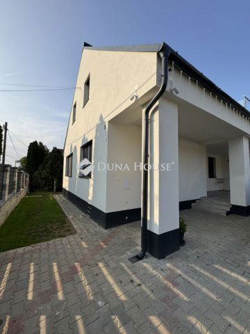 Eladó családi ház, Veszprémben 250 M Ft, 6 szobás