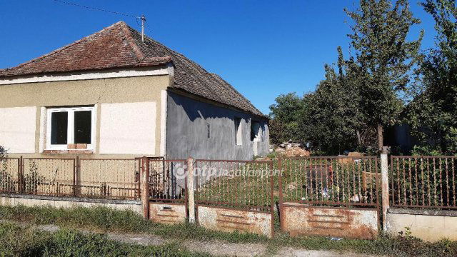 Eladó családi ház, Gerdén 4.8 M Ft, 2 szobás