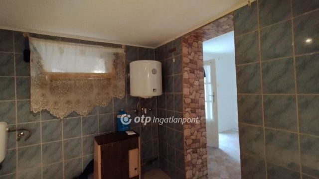 Eladó családi ház, Jászberényben 17.5 M Ft, 1 szobás