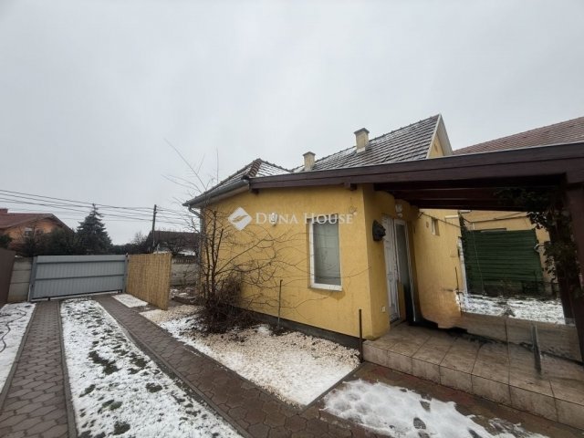 Eladó családi ház, Vecsésen 67 M Ft, 2 szobás
