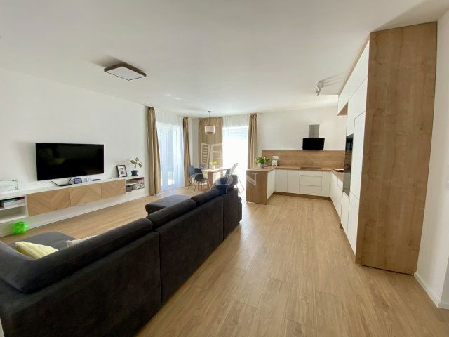 Eladó családi ház, Velencén 129.9 M Ft, 4 szobás