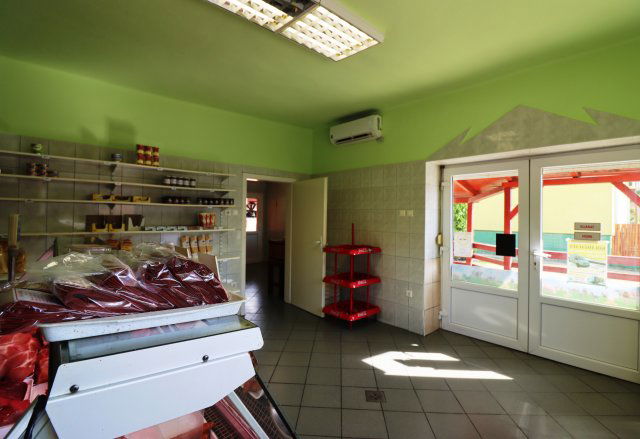 Eladó üzlethelyiség, Hajdúszoboszlón 54.9 M Ft, 1 szobás