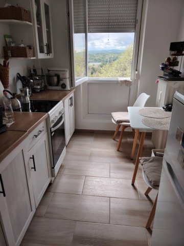 Eladó panellakás, Komlón, Alkotmány utcában 26.3 M Ft