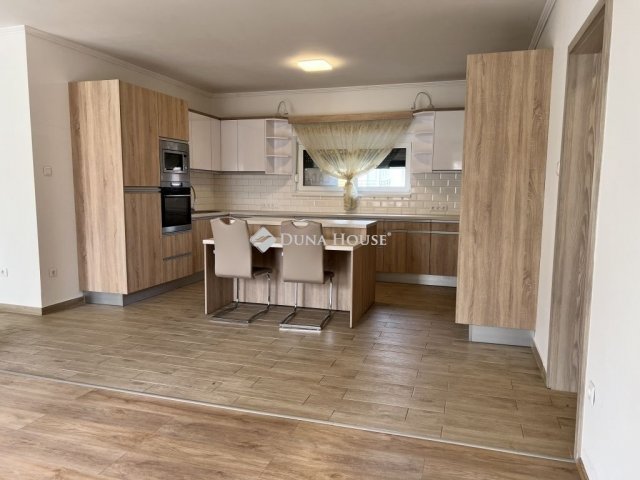 Eladó ikerház, Veszprémben 136 M Ft, 4 szobás