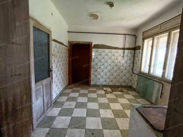 Eladó családi ház, Törökszentmiklóson 12.5 M Ft, 1 szobás