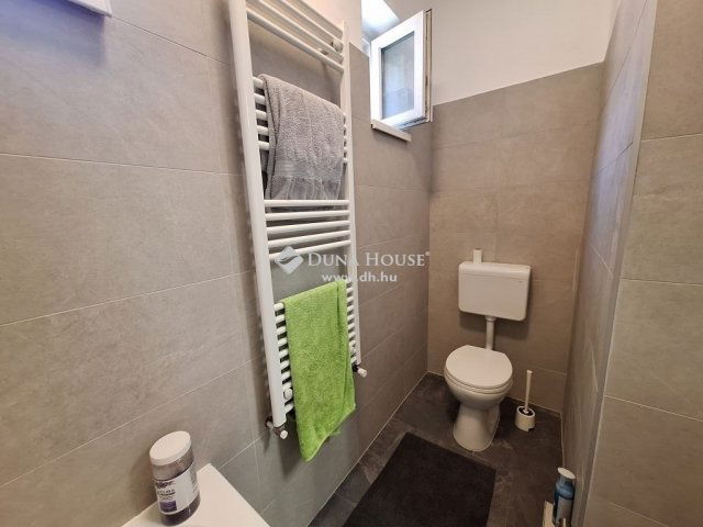 Eladó családi ház, Vecsésen 77.99 M Ft, 3 szobás