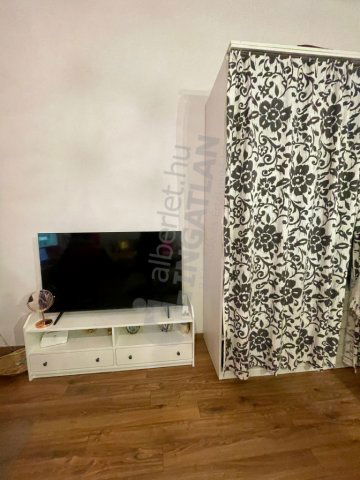 Kiadó téglalakás, albérlet, VI. kerületben, Csengery utcában