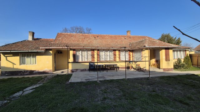 Eladó családi ház, Békésen 13.9 M Ft, 2 szobás