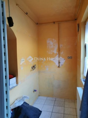 Eladó családi ház, Csolnokon 29.99 M Ft, 2 szobás