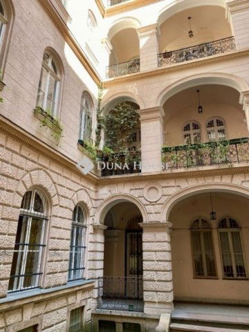 Eladó téglalakás, Budapesten, VI. kerületben 210 M Ft, 8 szobás