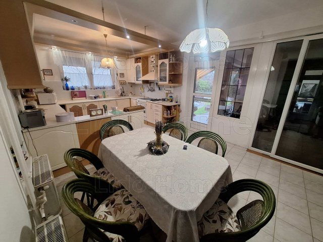 Eladó családi ház, Kaposváron 110 M Ft, 5+3 szobás