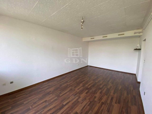 Eladó panellakás, Vácon 55 M Ft, 2 szobás / költözzbe.hu