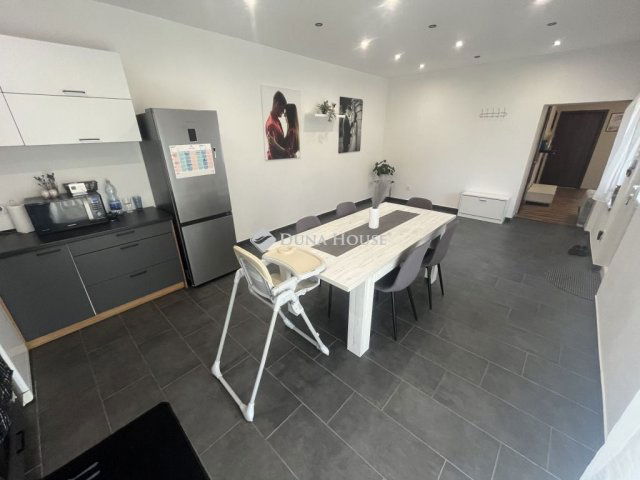 Eladó családi ház, Cegléden 89.6 M Ft, 4 szobás