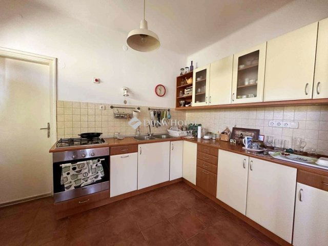 Eladó családi ház, Tapolcán 93 M Ft, 5 szobás