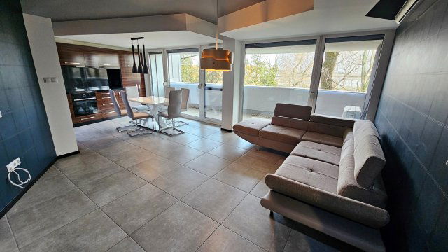 Eladó téglalakás, Szegeden, Árbóc utcában 95 M Ft, 3 szobás